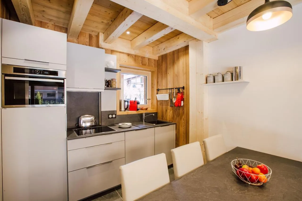 Simply Morzine - Chalet Petit Central 0*,